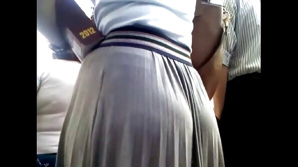 入れ墨されたブロンドは、ハードロッドを吸って乗ります 女性 専用 無料 エロ 動画
