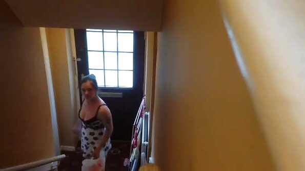 ヴィッキー・チェイスは犬を犯されながらうめき声を上げます 女性 専用 エロ ビデオ